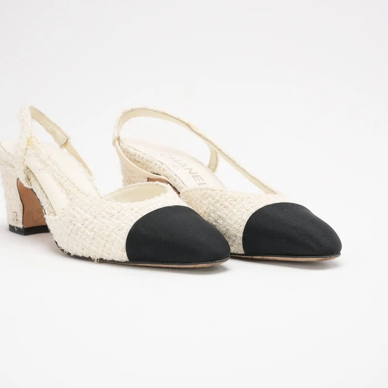 Chanel Slingback-Pumps aus weiß-schwarzem Tweed mit CC-Logo, Größe 36