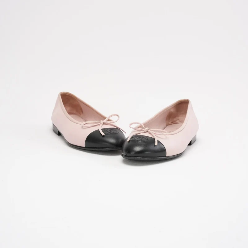 Chanel Ballerinas aus gestepptem Leder in Pink/Schwarz mit CC-Logo, Größe 38