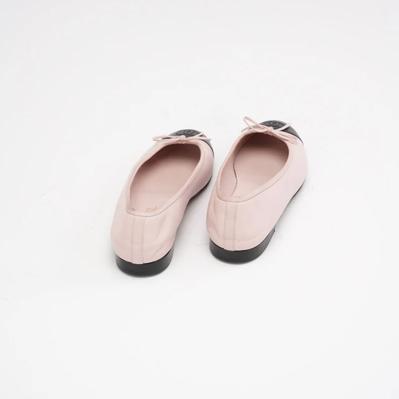 Chanel Ballerinas aus gestepptem Leder in Pink/Schwarz mit CC-Logo, Größe 38
