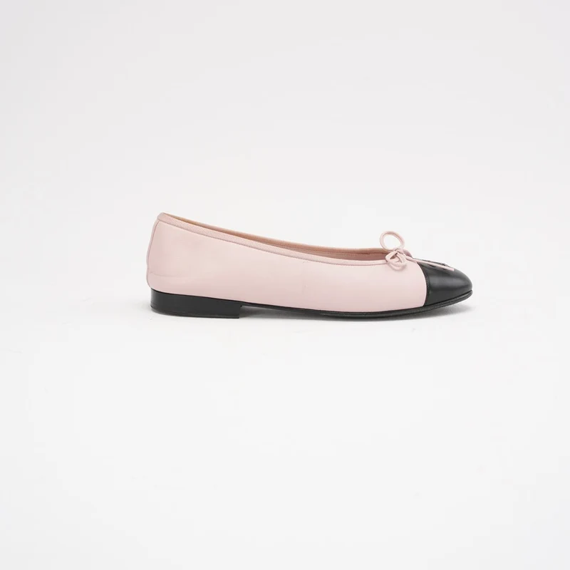 Chanel Ballerinas aus gestepptem Leder in Pink/Schwarz mit CC-Logo, Größe 38