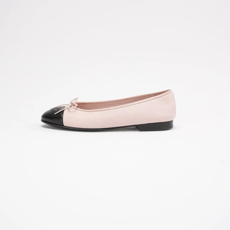 Chanel Ballerinas aus gestepptem Leder in Pink/Schwarz mit CC-Logo, Größe 38