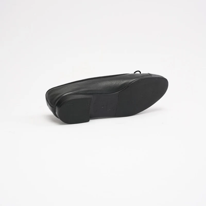 Chanel Ballerinas aus schwarzem Lackleder mit CC-Logo, Zehenkappe und Schleife, Größe 38