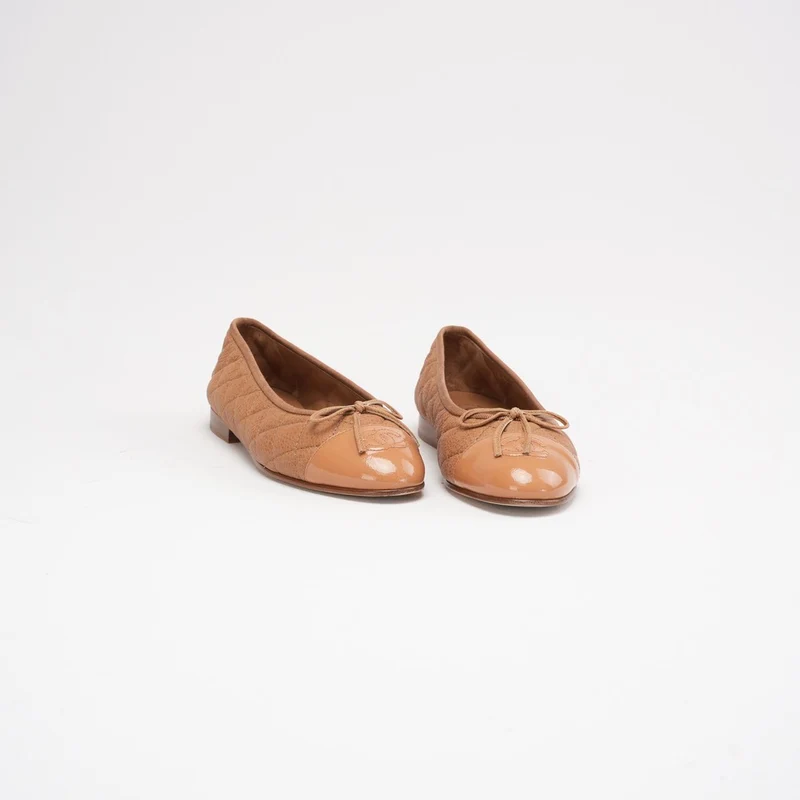 Chanel Ballerinas aus braunem, gestepptem Leder mit CC-Schleife, Größe 37