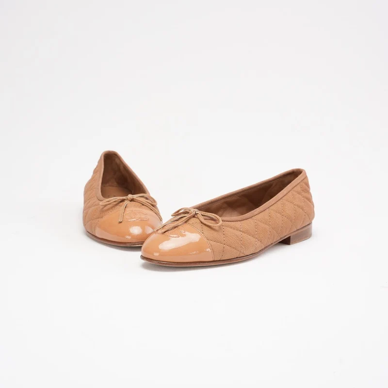 Chanel Ballerinas aus braunem, gestepptem Leder mit CC-Schleife, Größe 37
