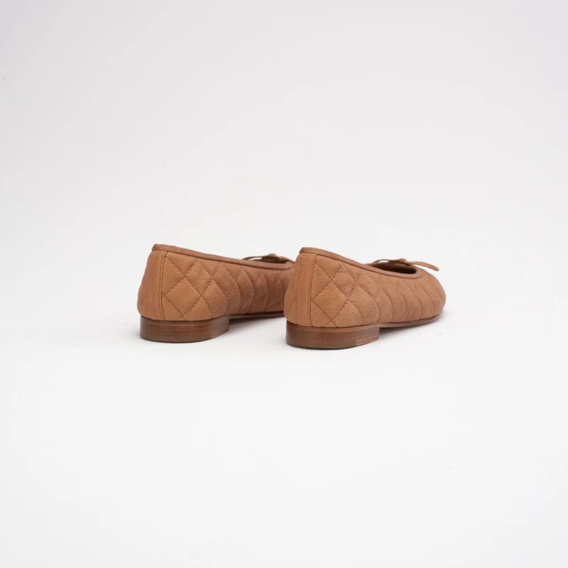 Chanel Ballerinas aus braunem, gestepptem Leder mit CC-Schleife, Größe 37