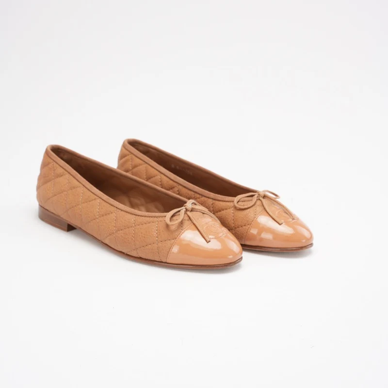 Chanel Ballerinas aus braunem, gestepptem Leder mit CC-Schleife, Größe 37