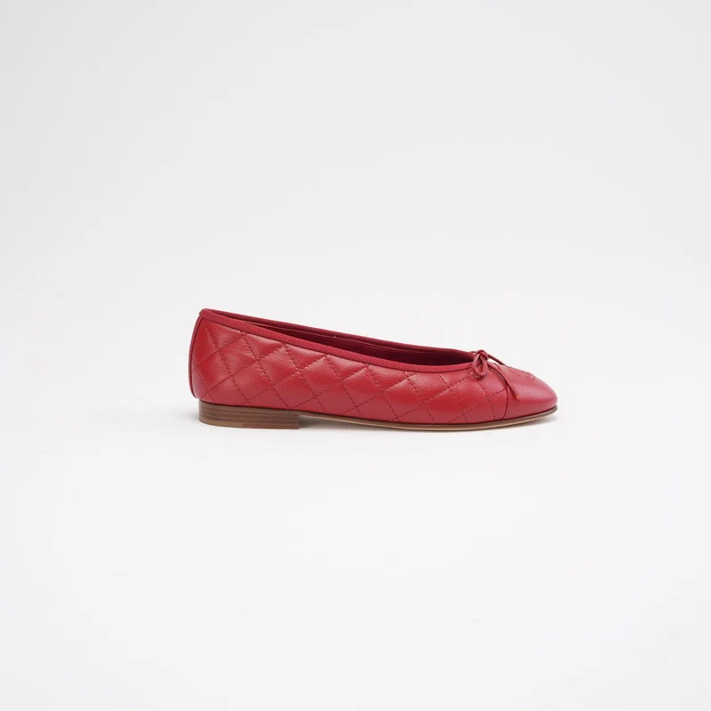 Chanel Ballerinas aus rotem Leder mit CC-Logo und Zehenkappe, Größe 38