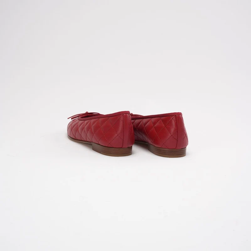 Chanel Ballerinas aus rotem Leder mit CC-Logo und Zehenkappe, Größe 38