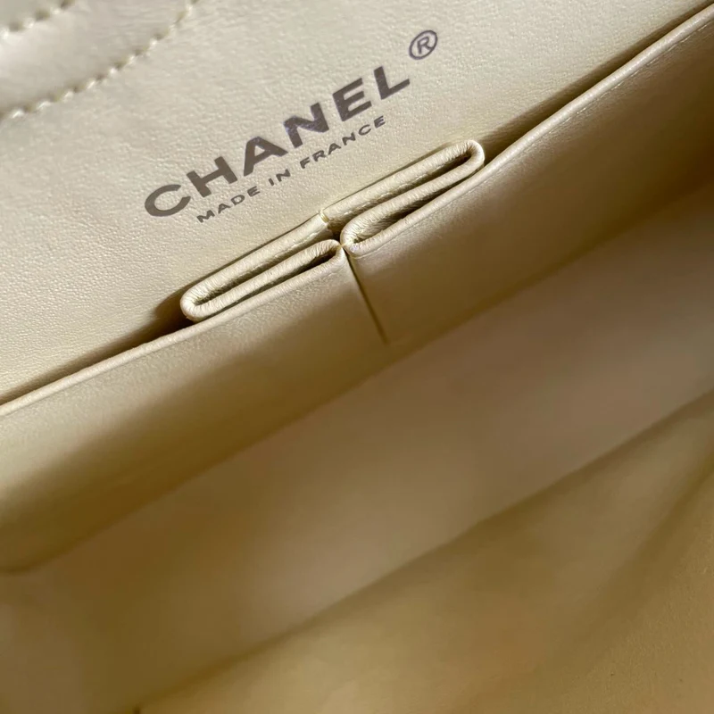 Chanel Gelb Medium Double Flap Caviar Quilted 2018