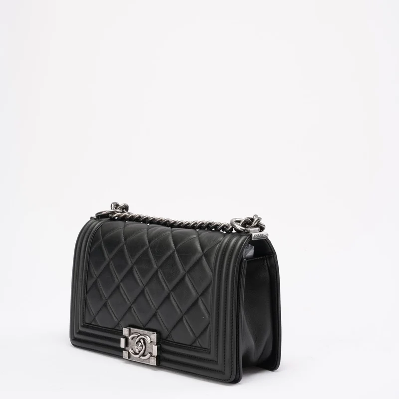 Chanel Boy Medium Schwarze Klappentasche aus gestepptem Lammleder 2014