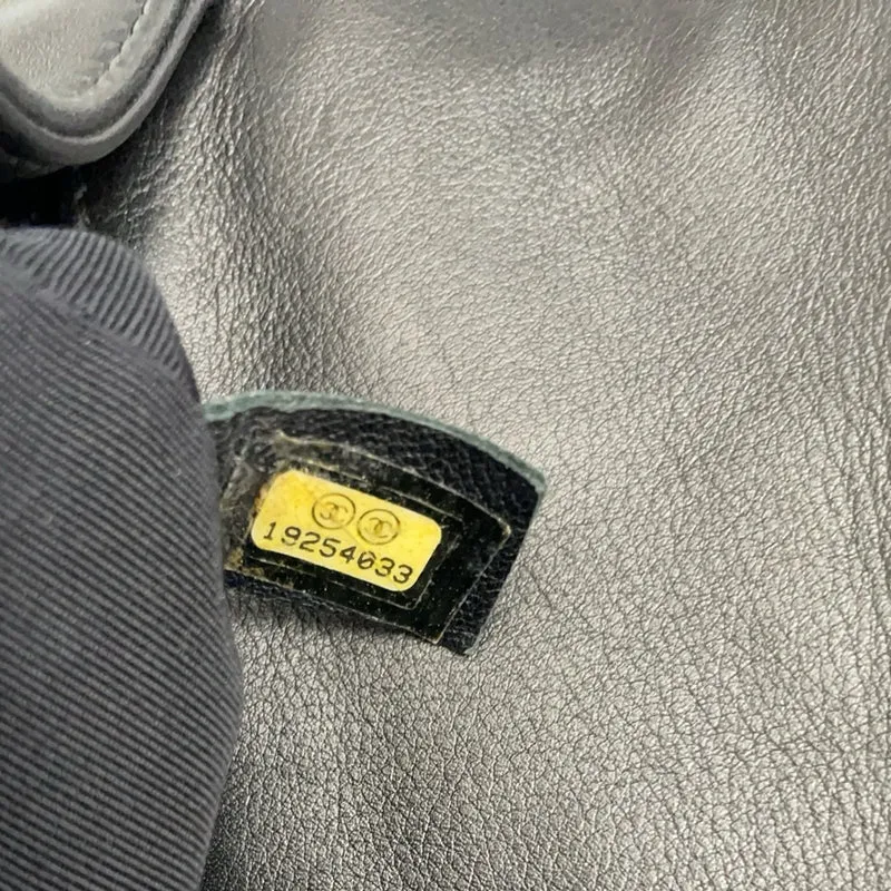 Chanel Boy Medium Schwarze Klappentasche aus gestepptem Lammleder 2014