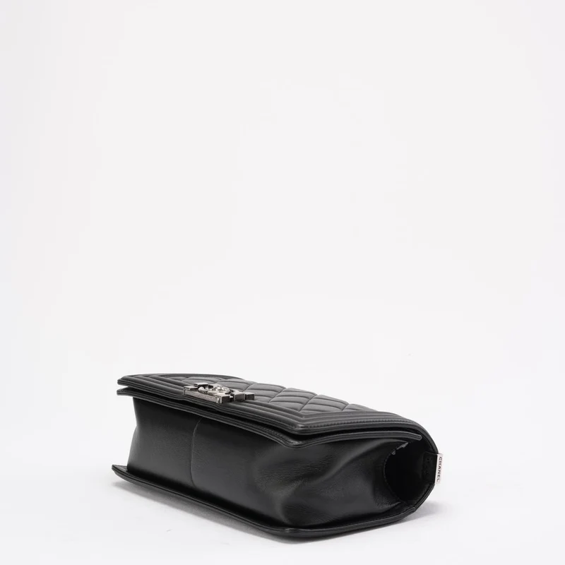 Chanel Boy Medium Schwarze Klappentasche aus gestepptem Lammleder 2014