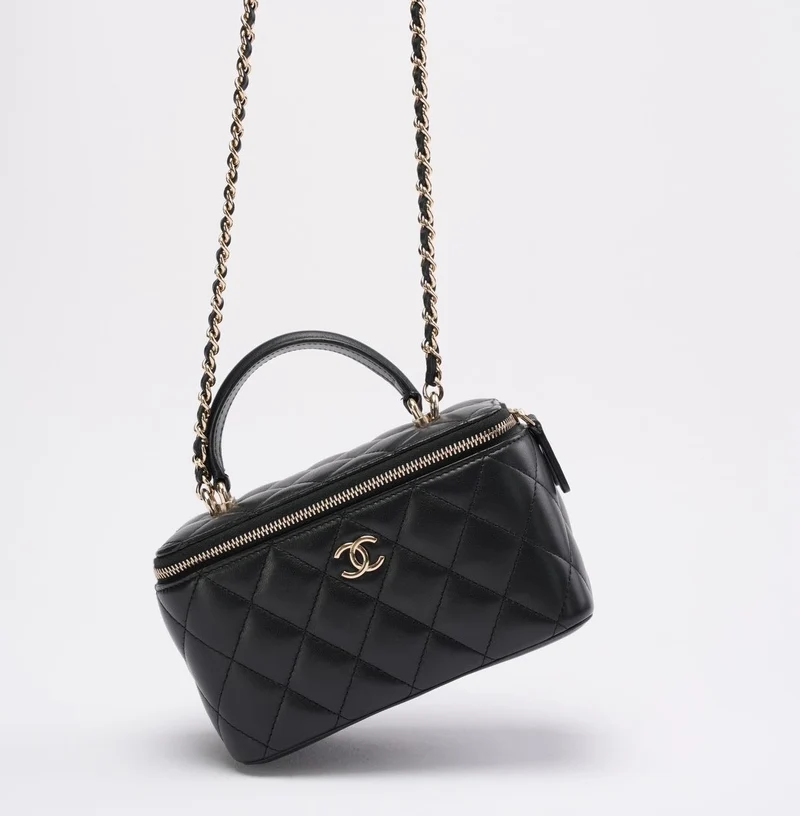 Chanel Kosmetiktasche aus schwarzem Lammleder, klein, mit Tragegriff