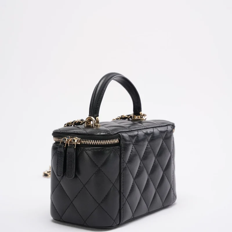 Chanel Kosmetiktasche aus schwarzem Lammleder, klein, mit Tragegriff