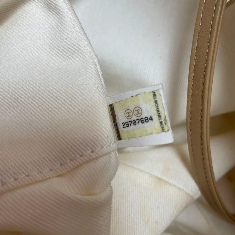 Chanel Deauville Shopping-Tasche mit großen weißen Perlen, Modell 2020