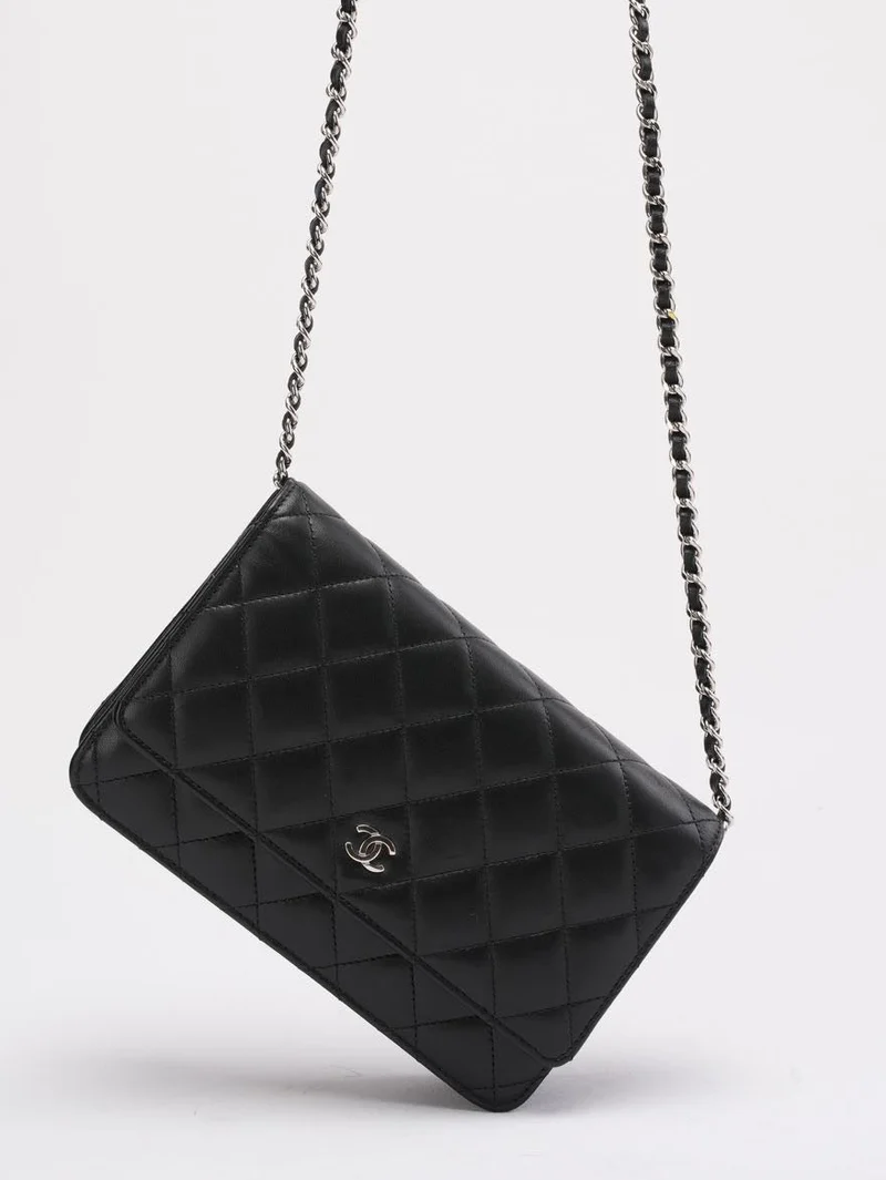 Chanel Schwarze Klassische Brieftasche mit Kette (WOC) 2018