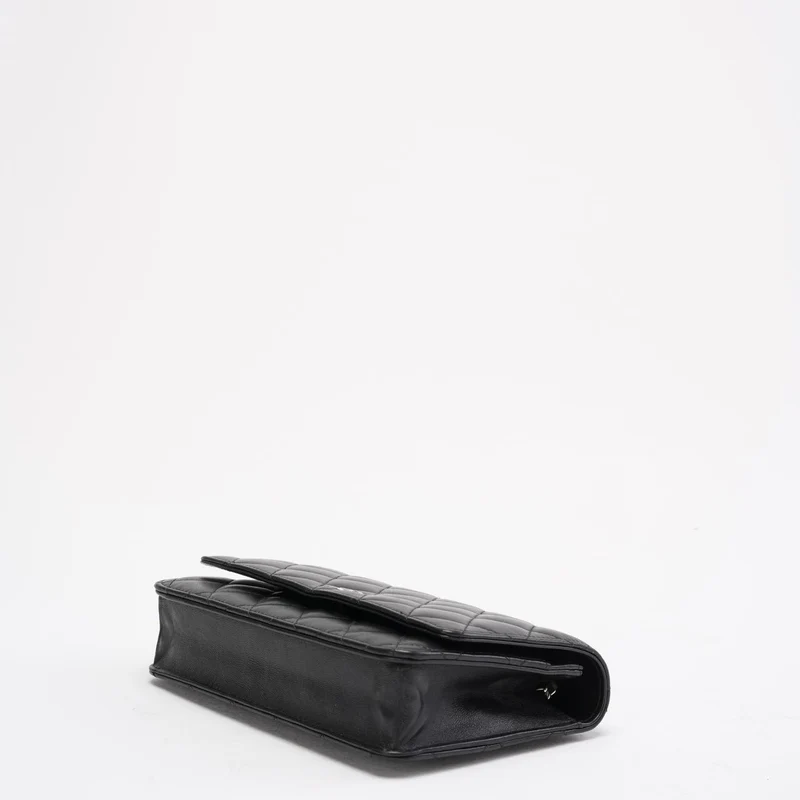Chanel Schwarze Klassische Brieftasche mit Kette (WOC) 2018