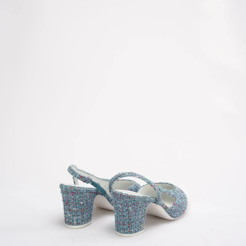 Chanel Pumps aus Tweed und Leder in Tiffanyblau mit CC-Logo, Größe 38.5