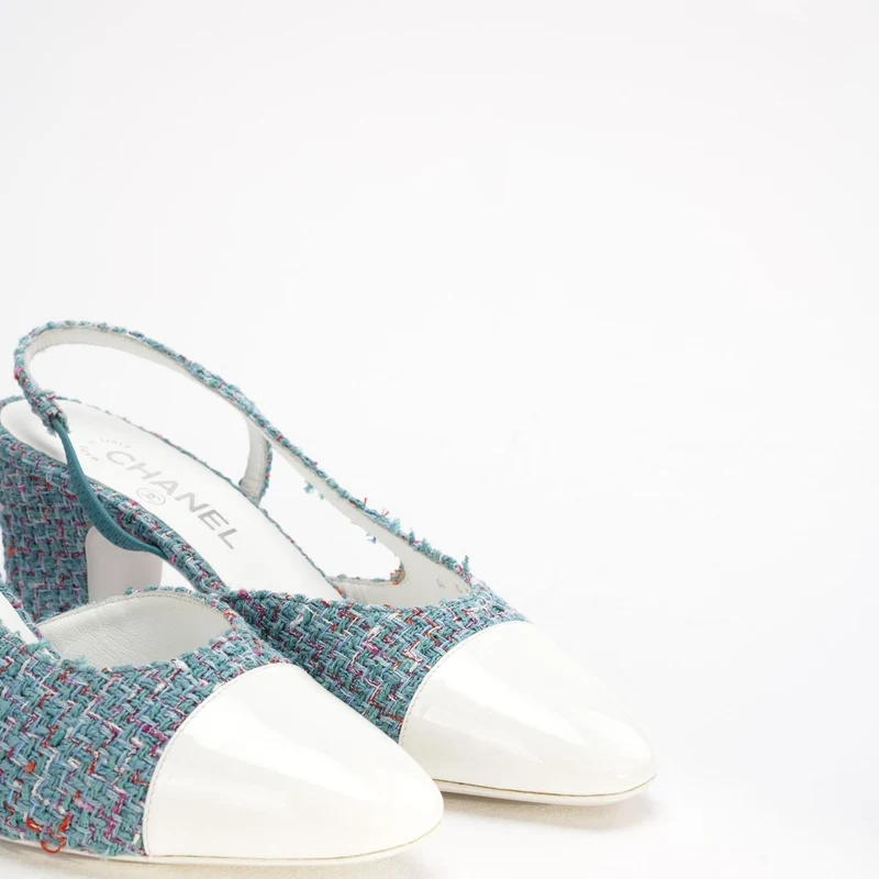 Chanel Pumps aus Tweed und Leder in Tiffanyblau mit CC-Logo, Größe 38.5