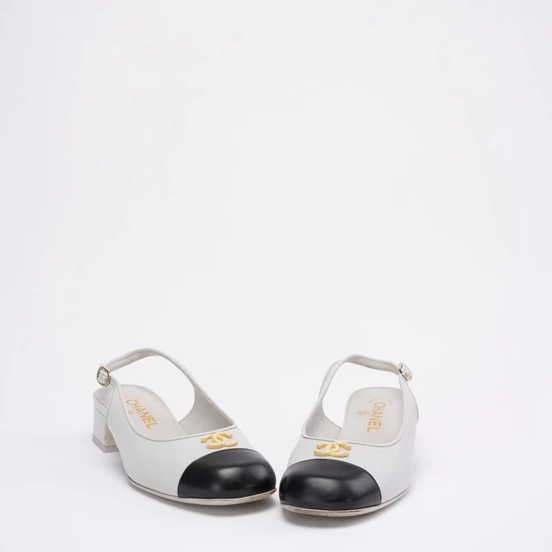Chanel 25A CC Schwarze/Weiße Leder-Mule mit spitzer Zehenpartie, Größe 37
