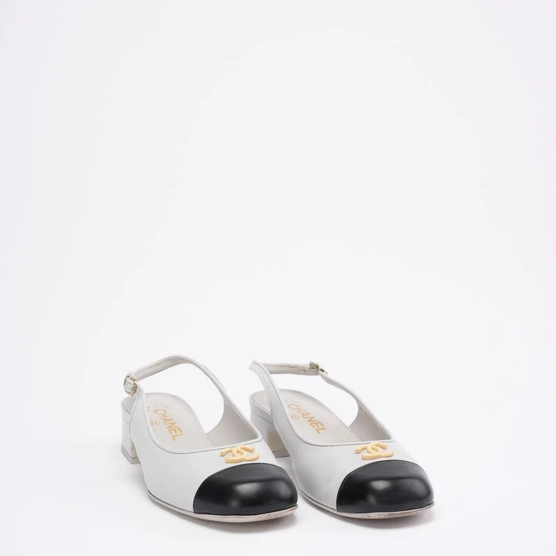 Chanel 25A CC Schwarze/Weiße Leder-Mule mit spitzer Zehenpartie, Größe 37