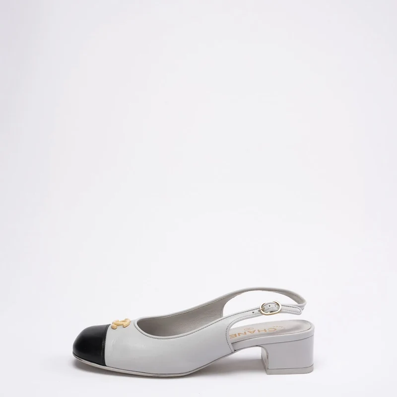 Chanel 25A CC Schwarze/Weiße Leder-Mule mit spitzer Zehenpartie, Größe 37