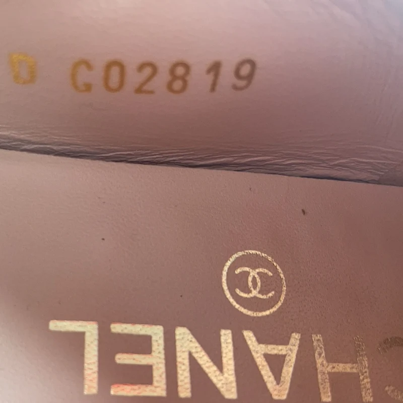 Chanel Ballerinas aus rotem Leder mit CC-Logo und Zehenkappe, Größe 38.5