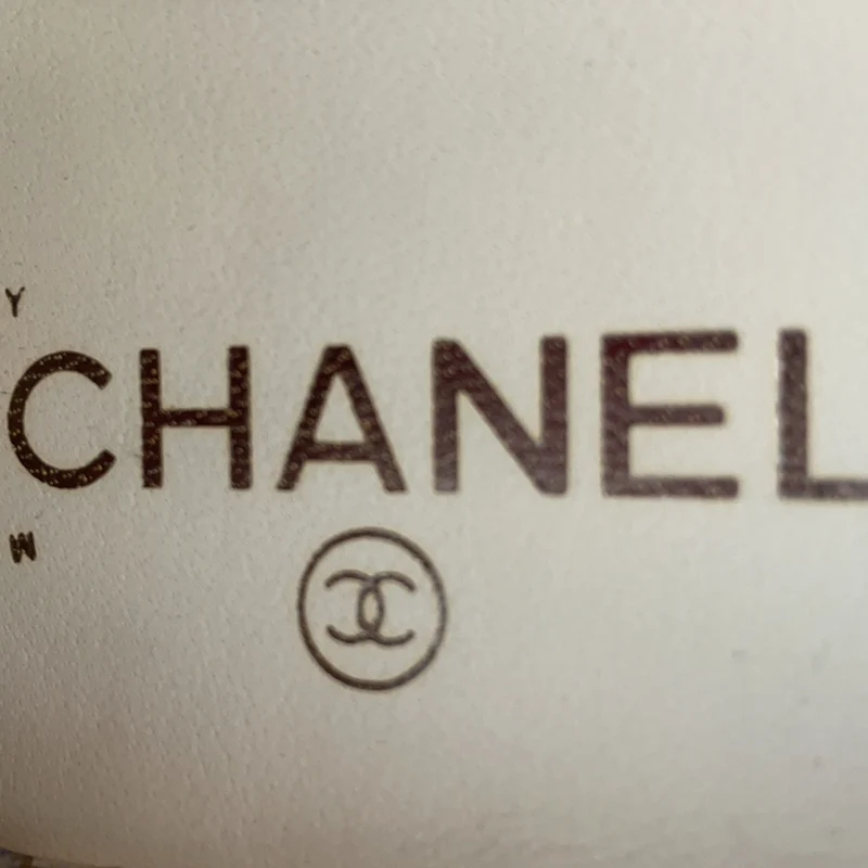 Chanel Ballerinas aus rotem/schwarzem Leder mit CC-Kappe, Größe 38.5