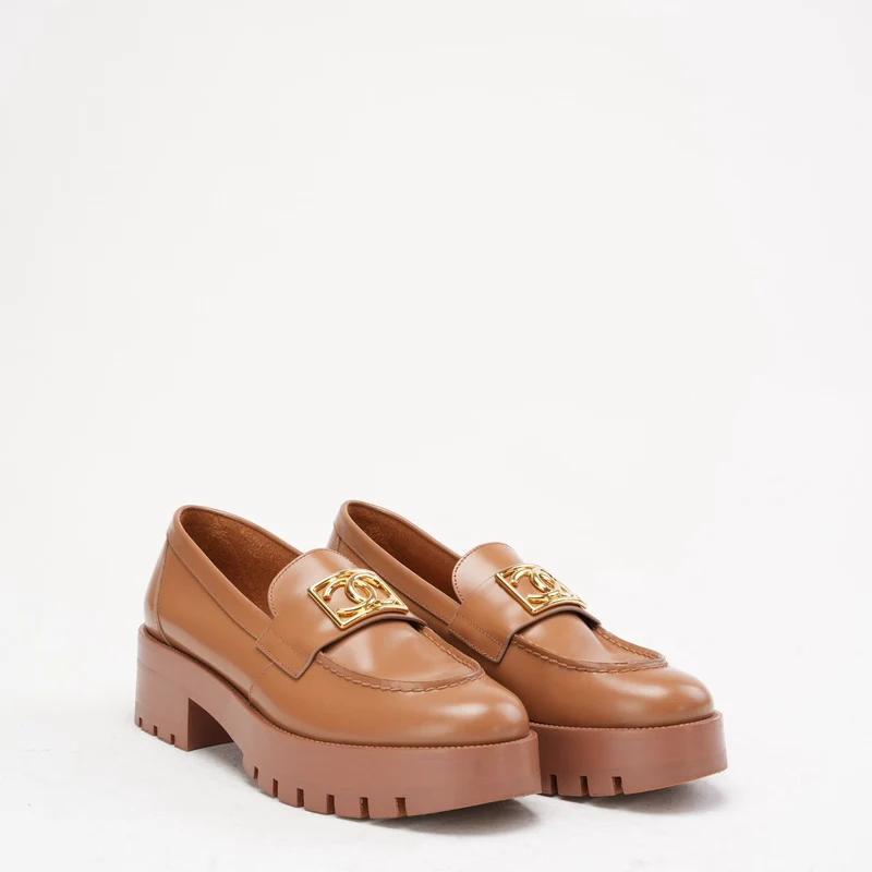 Chanel Loafer aus braunem Leder mit CC-Logo, Größe 38.5