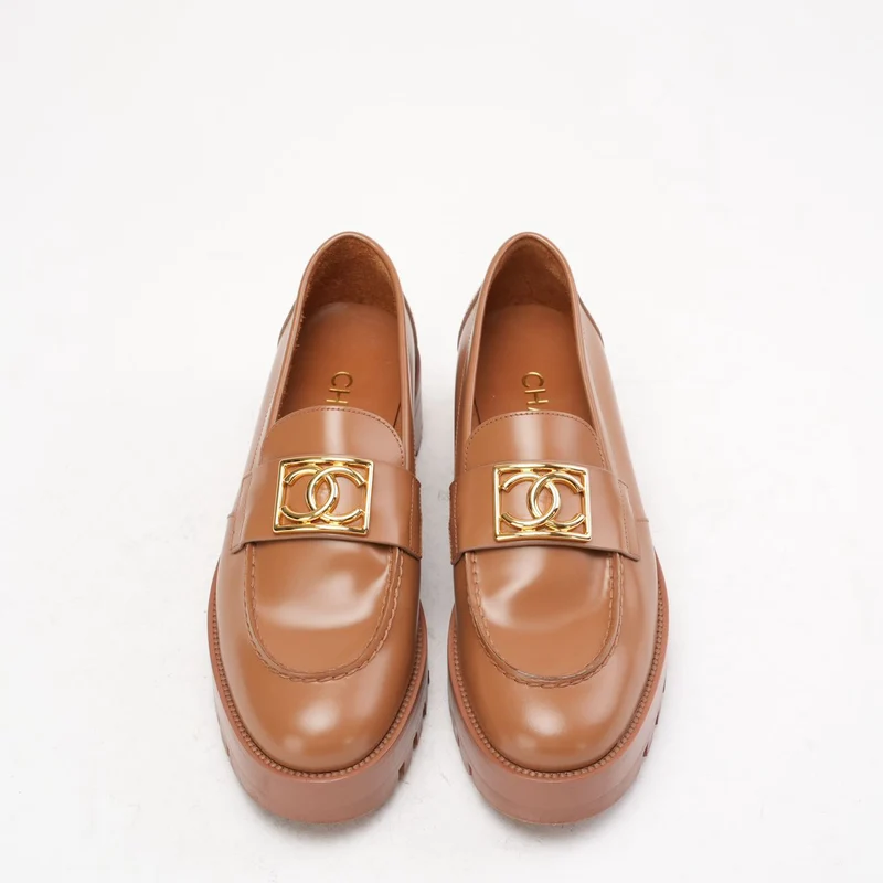 Chanel Loafer aus braunem Leder mit CC-Logo, Größe 38.5