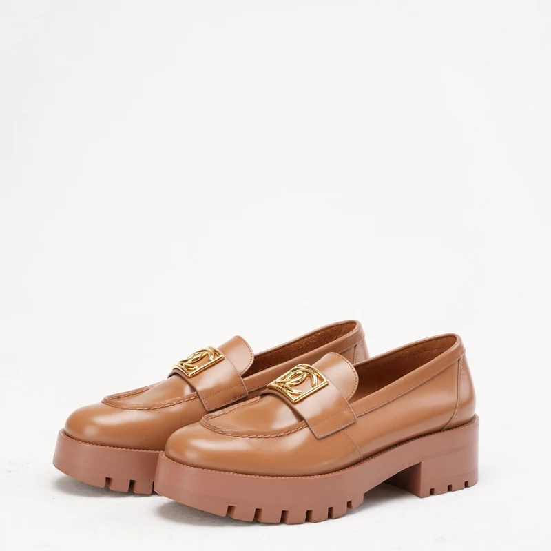 Chanel Loafer aus braunem Leder mit CC-Logo, Größe 38.5
