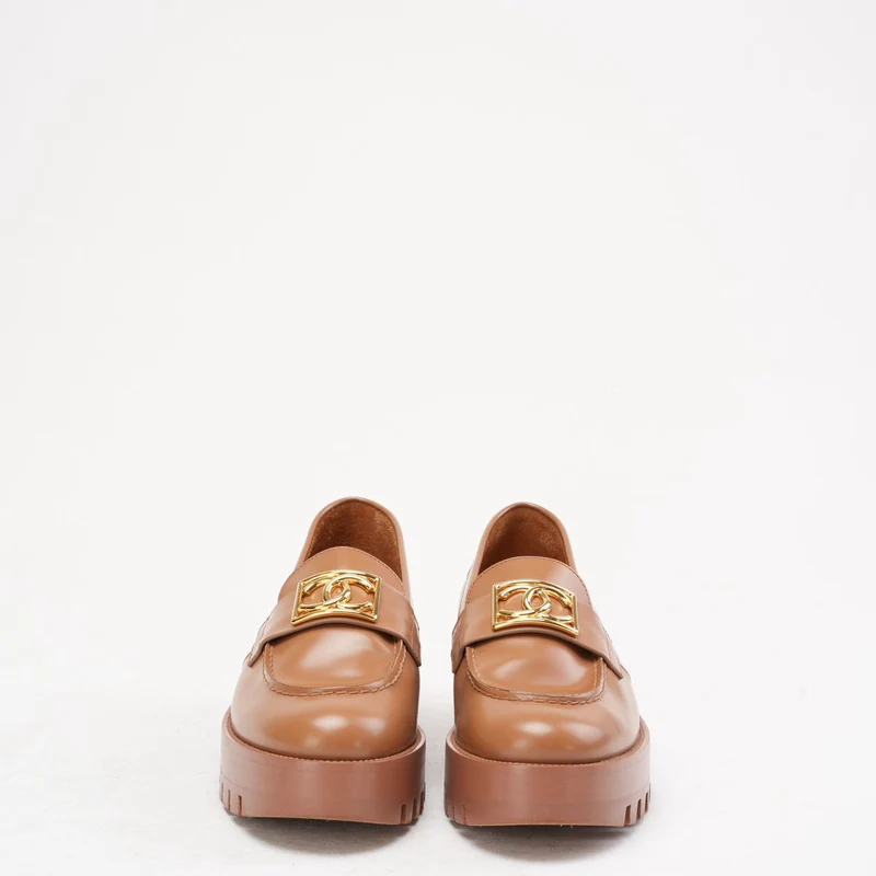 Chanel Loafer aus braunem Leder mit CC-Logo, Größe 38.5