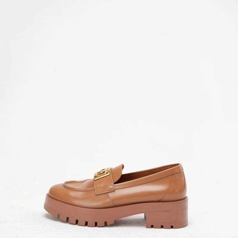 Chanel Loafer aus braunem Leder mit CC-Logo, Größe 38.5