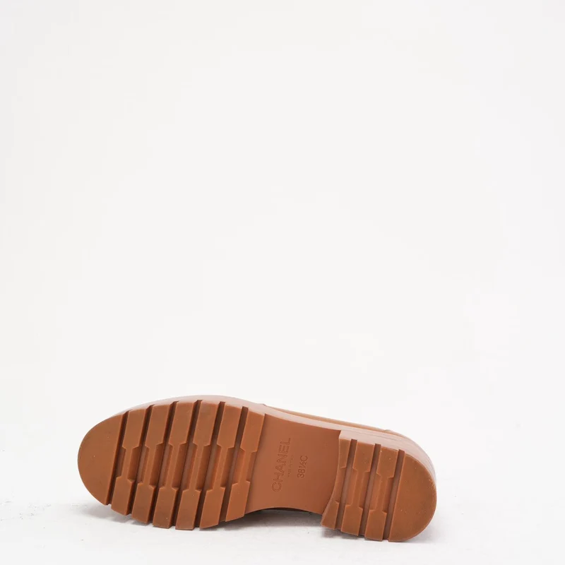 Chanel Loafer aus braunem Leder mit CC-Logo, Größe 38.5