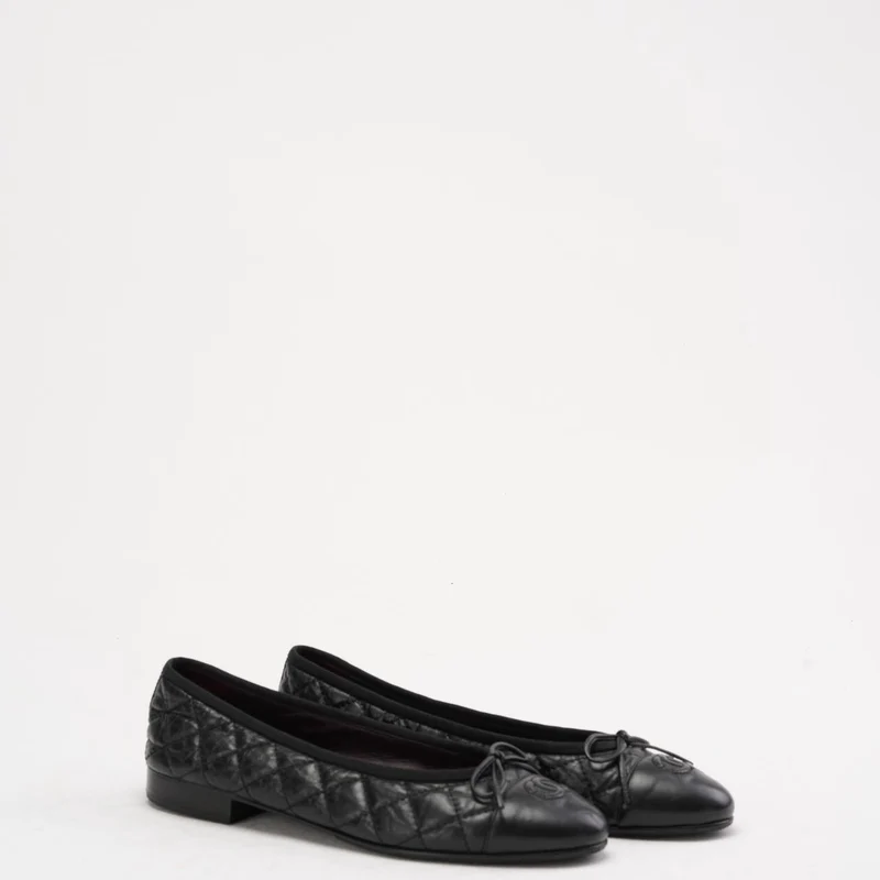 Chanel Ballerinas aus schwarzem, gestepptem Leder mit CC-Schleife, Größe 38
