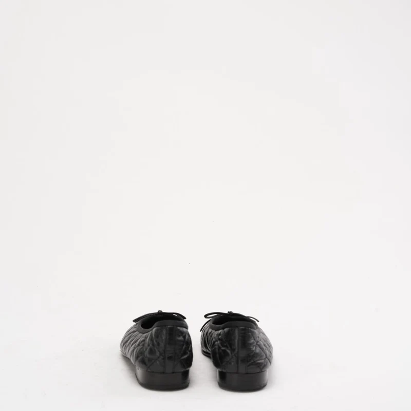 Chanel Ballerinas aus schwarzem, gestepptem Leder mit CC-Schleife, Größe 38