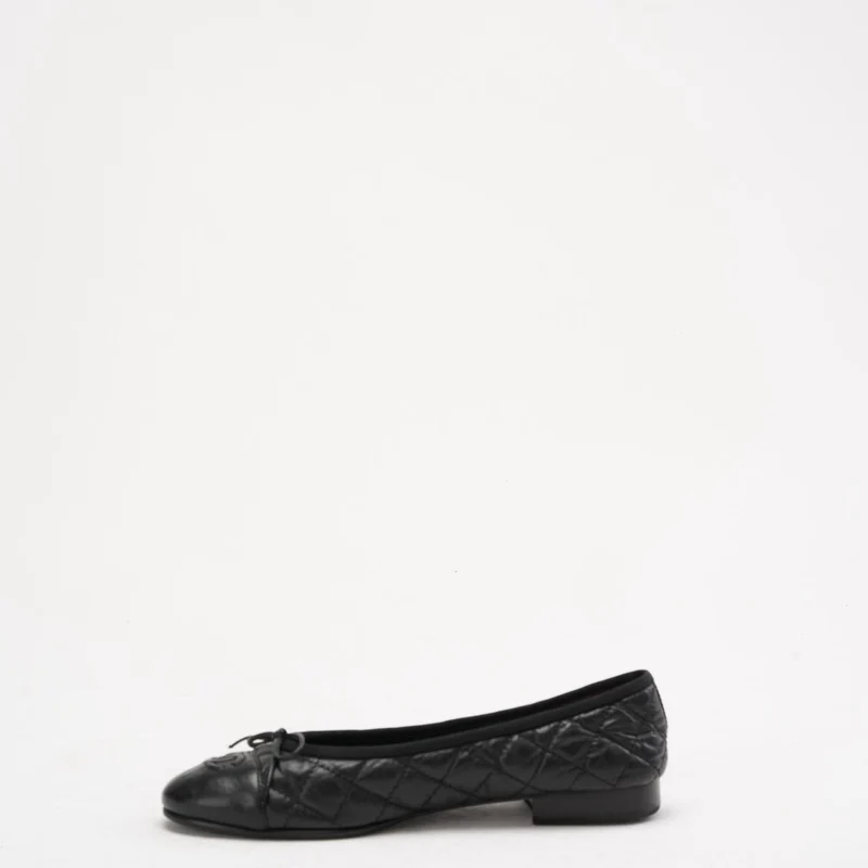 Chanel Ballerinas aus schwarzem, gestepptem Leder mit CC-Schleife, Größe 38