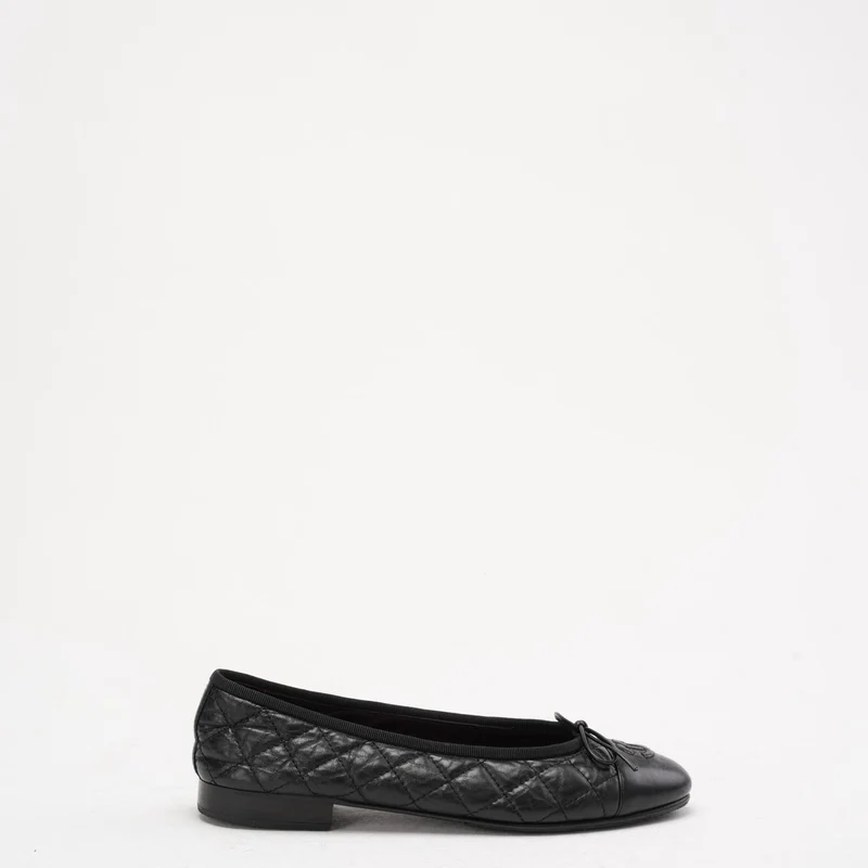 Chanel Ballerinas aus schwarzem, gestepptem Leder mit CC-Schleife, Größe 38