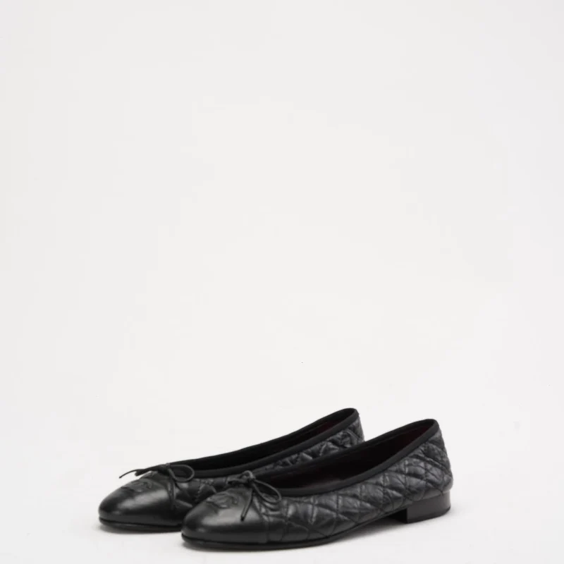 Chanel Ballerinas aus schwarzem, gestepptem Leder mit CC-Schleife, Größe 38
