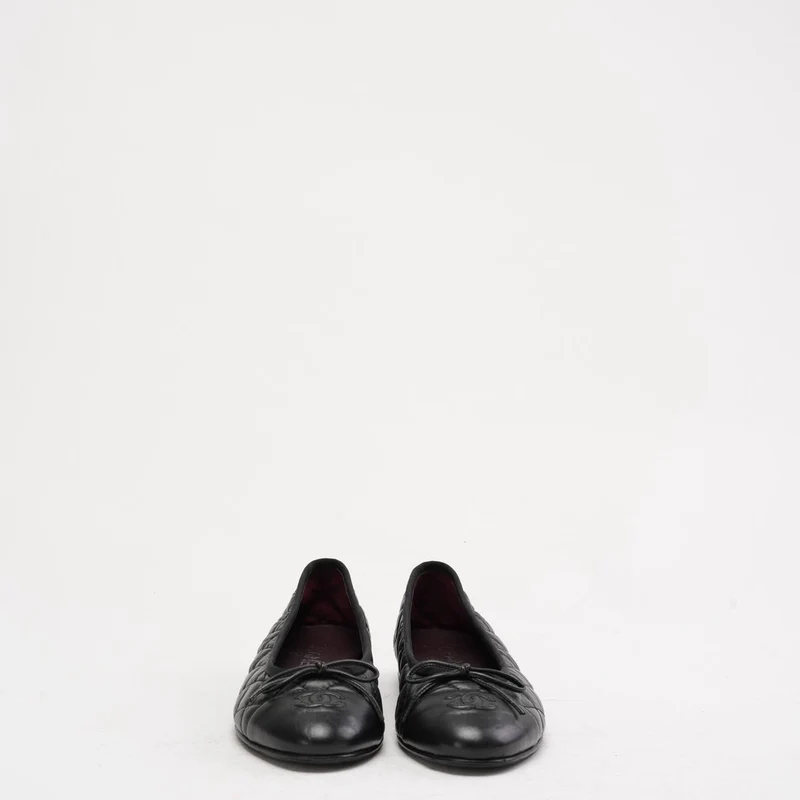 Chanel Ballerinas aus schwarzem, gestepptem Leder mit CC-Schleife, Größe 38