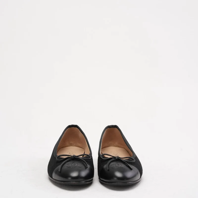 Chanel CC Ballerinas aus schwarzem Wildleder und Lackleder, Größe 38C