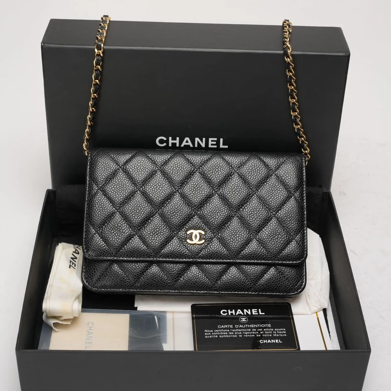 Chanel Schwarze klassische Brieftasche mit Kette (WOC) Caviar 2014