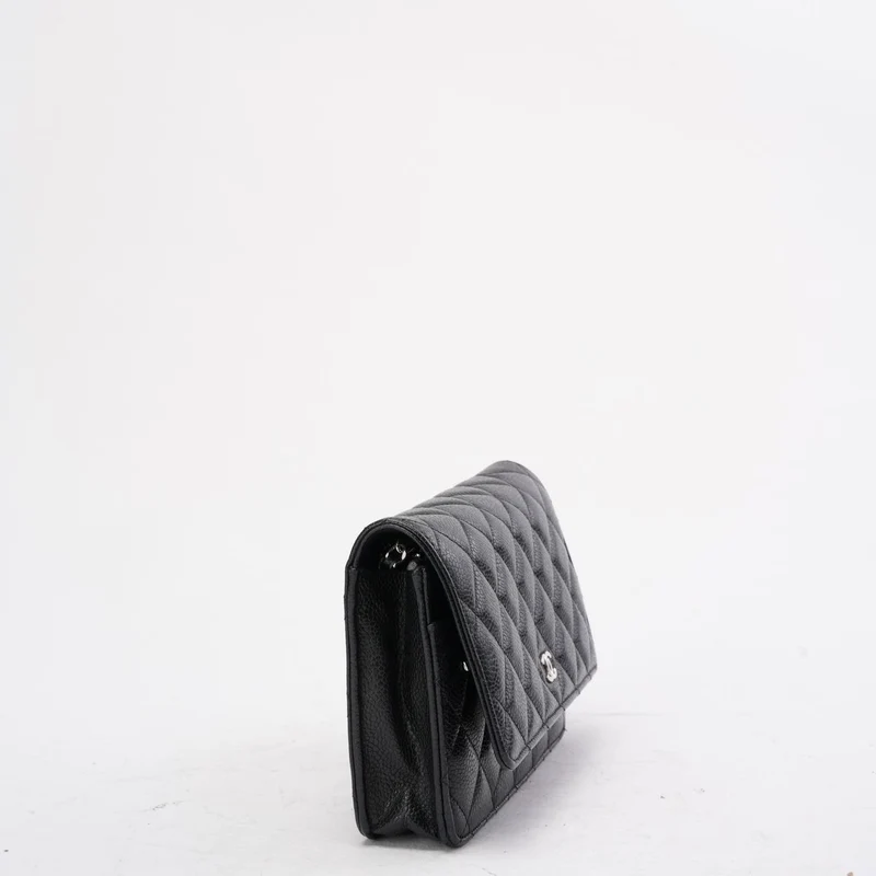 Chanel Schwarze klassische Brieftasche mit Kette (WOC) Caviar 2020