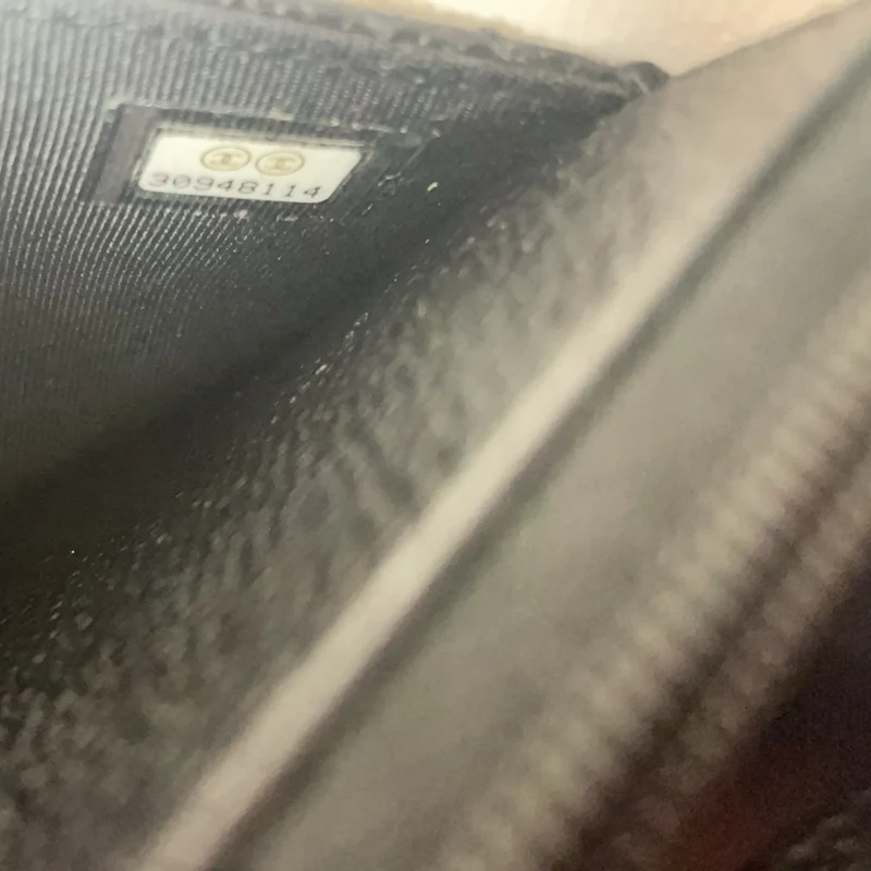 Chanel Schwarze klassische Brieftasche mit Kette (WOC) Caviar 2020