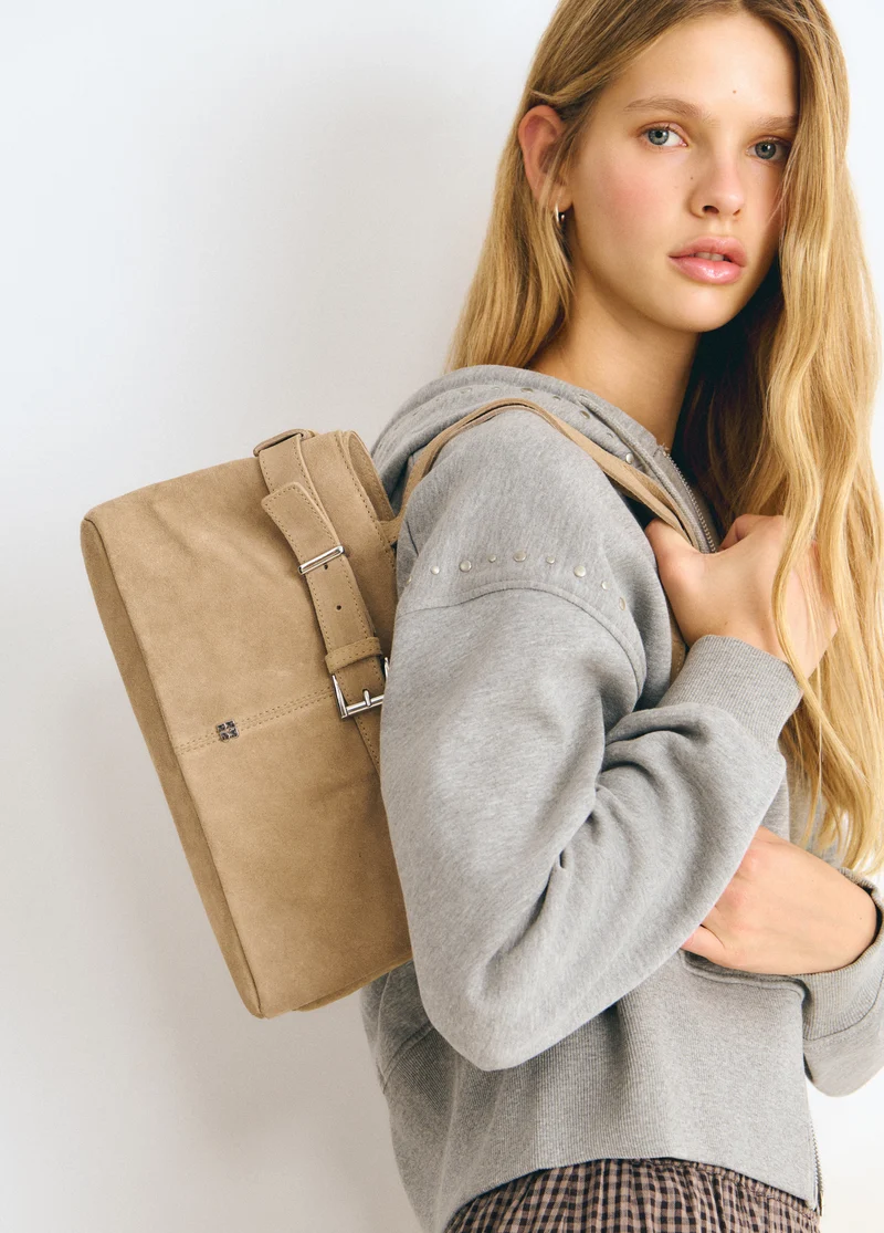 Shoulder bag with buckle