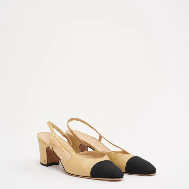 Chanel Slingback-Pumps mit Kappe, schwarz/beige, Größe 38C
