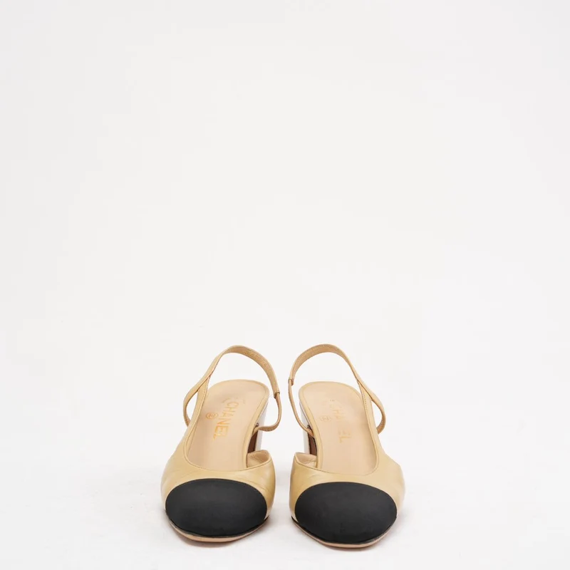 Chanel Slingback-Pumps mit Kappe, schwarz/beige, Größe 38C