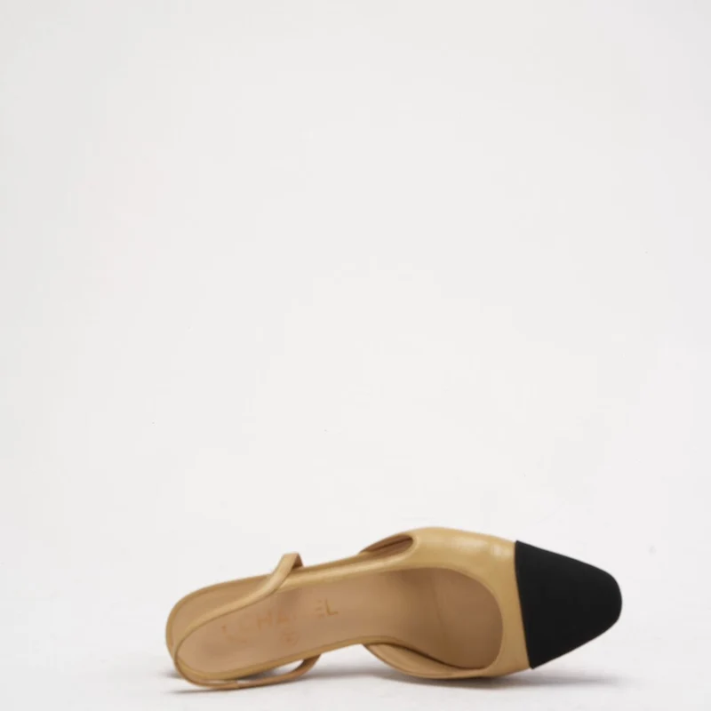 Chanel Slingback-Pumps mit Kappe, schwarz/beige, Größe 38C