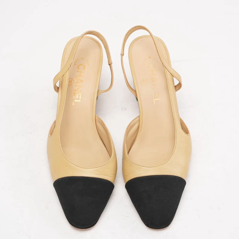 Chanel Slingback-Pumps mit Kappe, schwarz/beige, Größe 38C
