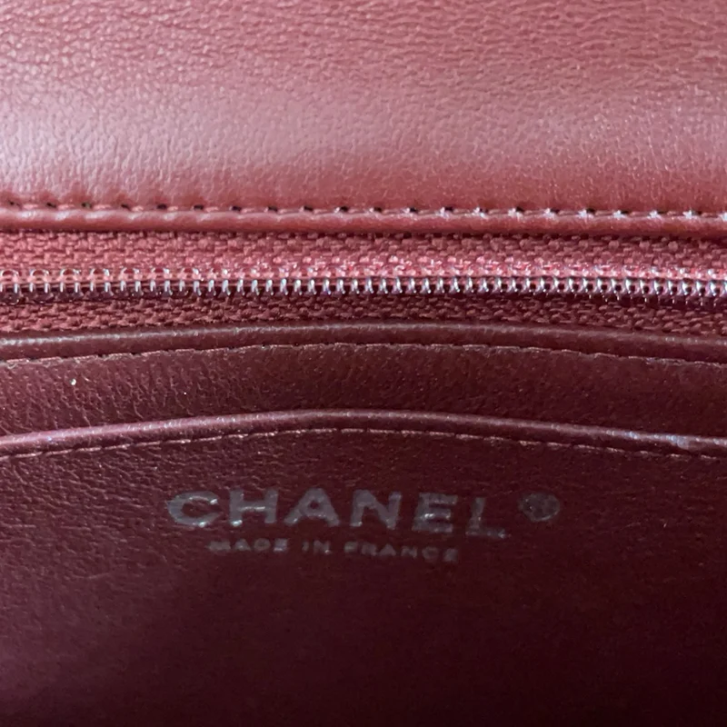 Chanel Mini Tangle Classic Flap Bag in Burgunderrot 2020